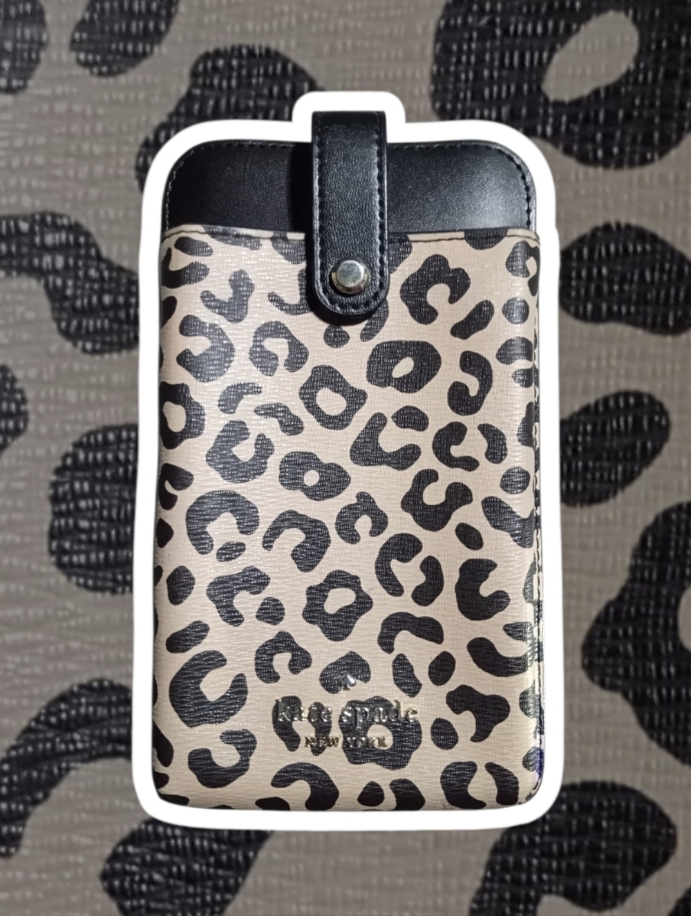 (NWOT) Kate Spade® Remi Graphic Leopard Colorblock North South Tab Phone Case